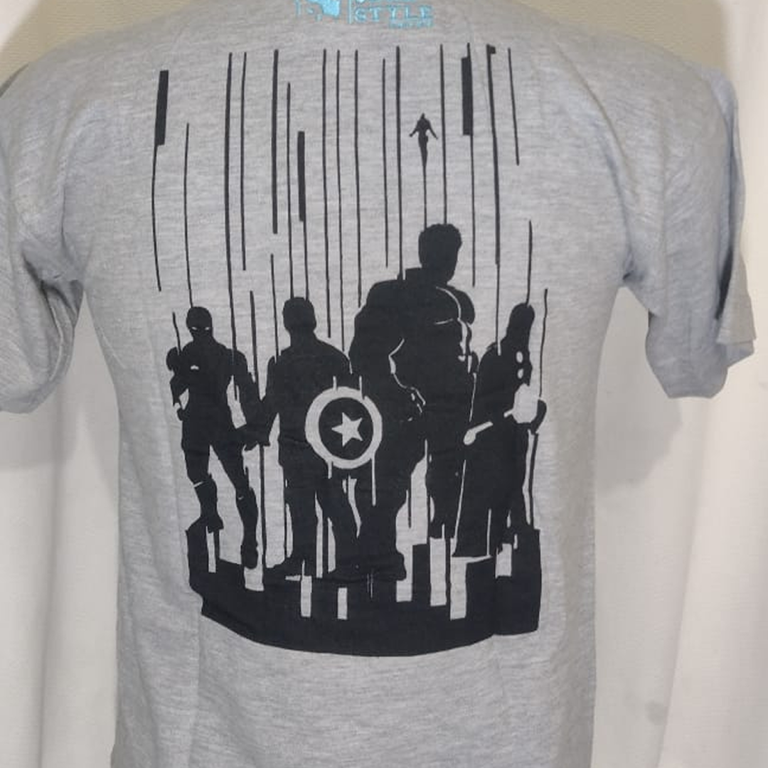  Camiseta Polo Cinza | Estampa Traseira dos Vingadores | Tam. P